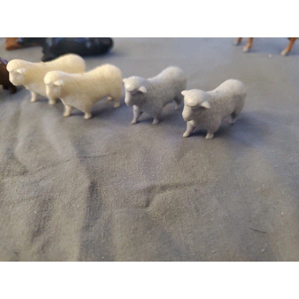 17 Vtg Pieces Of Farm Animals Holstein Cows Pig Sheep Horses Train Set Layout - Picture 5 of 7